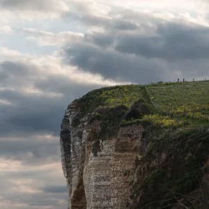 Falaise sur fond de nuages