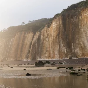 La falaise se perd dans la brume à Varengeville sur mer