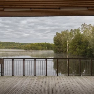 La bâtiment flottant à la tourbière d'Heurteauville